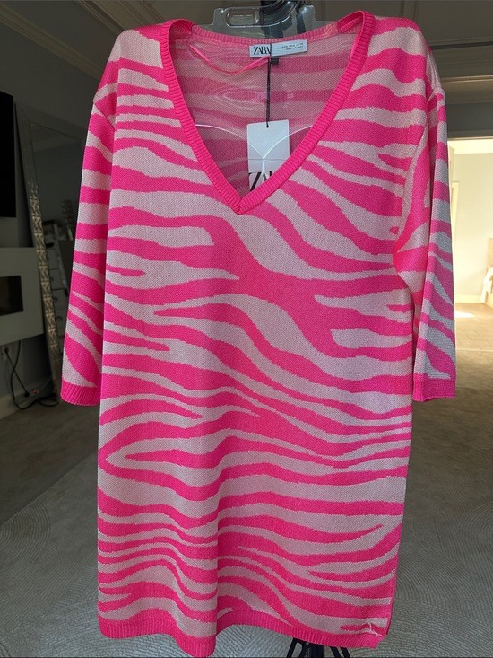 Zara Dresses & Skirts - Zara NWT Hot Pink & Light Pink Zebra V-Neck Knit Dress